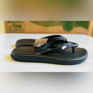 Nike solay thong new in original box